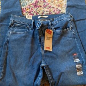 NWT Levi’s high rise super skinny jeans